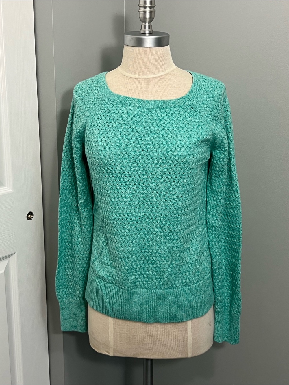 American Eagle Outfitters women’s pale Teal green Knit Sweater - Classic Crewnec
